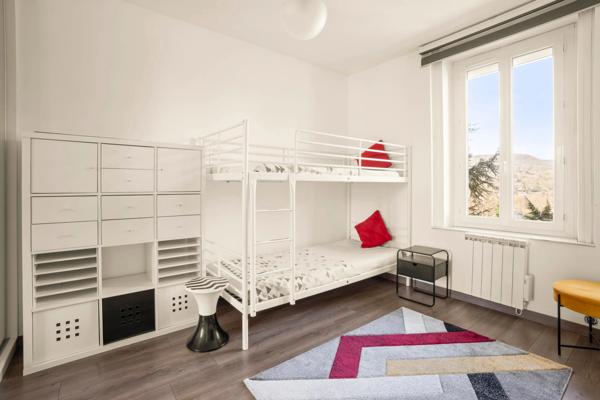 Appartement de 80m2, 2 chambres, 2 places de parking à FONTAINES SUR SAONE (69)