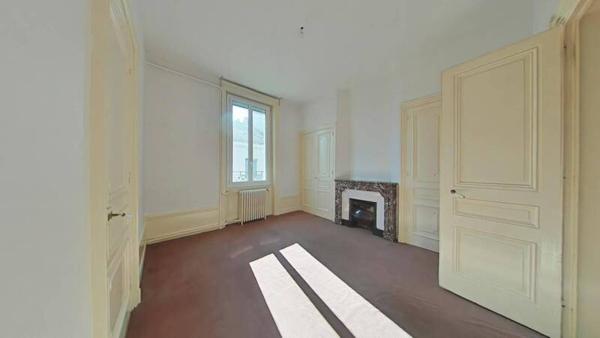 Appartement 6 pièces                                        - 42000 Saint-Étienne Réf : 12430