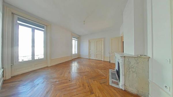 Appartement 6 pièces                                        - 42000 Saint-Étienne Réf : 12430