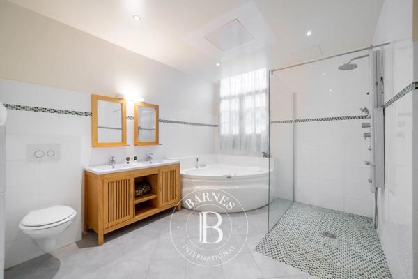 Antibes, Villa 10 Chambres -  416 m² à vendre