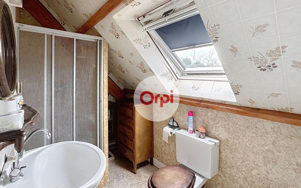 Maison à vendre    5 pièces •  Ambon