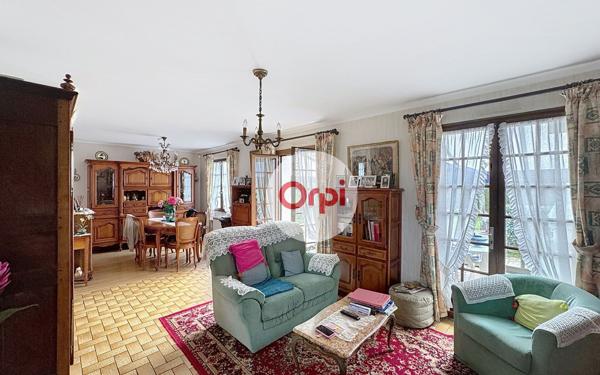 Maison à vendre    5 pièces •  Ambon