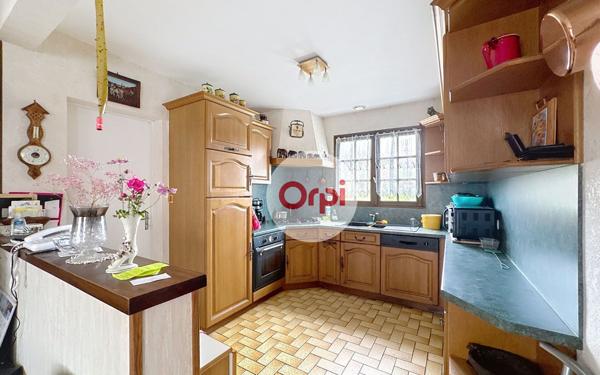 Maison à vendre    5 pièces •  Ambon