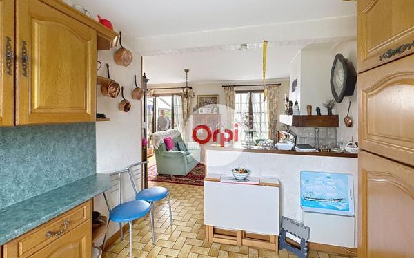 Maison à vendre    5 pièces •  Ambon