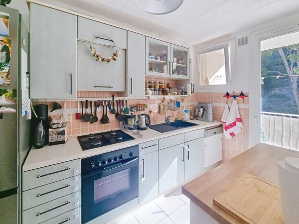 TOULON OUEST Beau T4 lumineux avec parking privatif