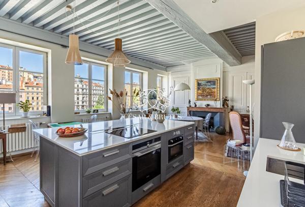 Superbe appartement de charme – Quai Pierre-Scize, à deux pas de la passerelle Saint-Vincent