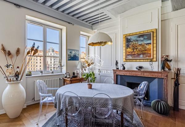 Superbe appartement de charme – Quai Pierre-Scize, à deux pas de la passerelle Saint-Vincent