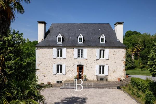 Pau, Propriété 8 Chambres -  446 m² à vendre