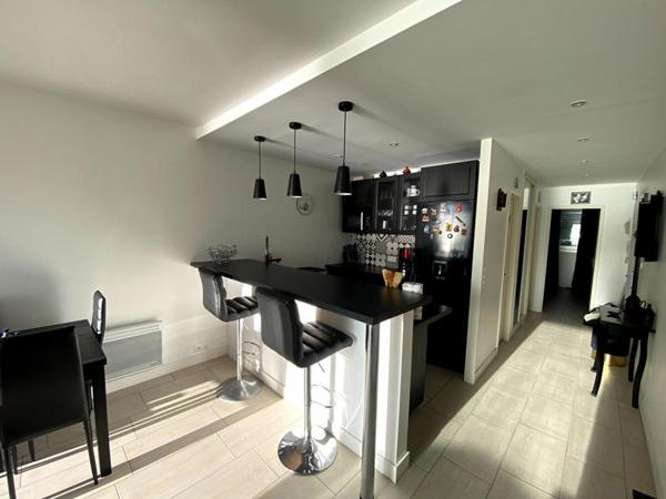 LA BAULE FACE MER  APPARTEMENT TRAVERSANT AVEC STATIONNEMENT ET CAVE