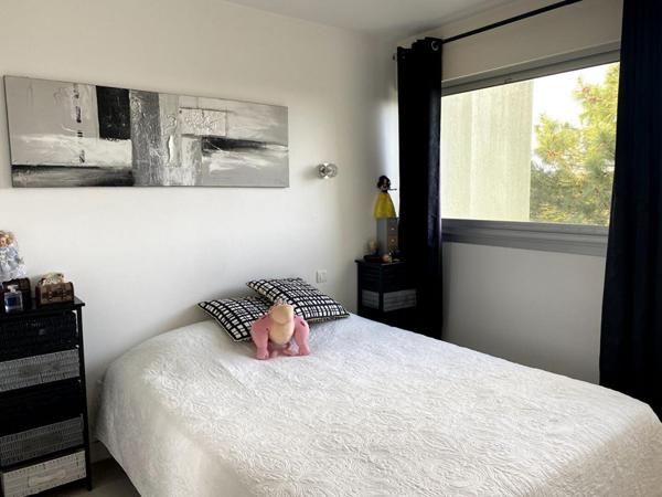 LA BAULE FACE MER  APPARTEMENT TRAVERSANT AVEC STATIONNEMENT ET CAVE