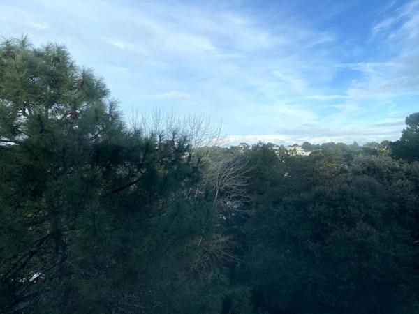 LA BAULE FACE MER  APPARTEMENT TRAVERSANT AVEC STATIONNEMENT ET CAVE