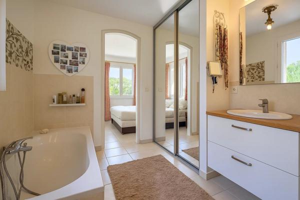 Villa avec vue panoramique à vendre à Saint-Paul-de-Vence – Calme, nature et potentiel