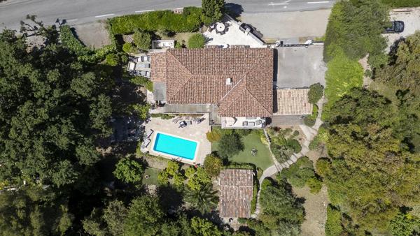 Villa avec vue panoramique à vendre à Saint-Paul-de-Vence – Calme, nature et potentiel