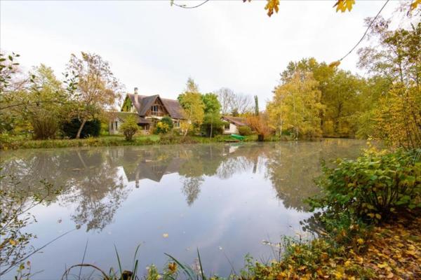 Maison avec étang - 134 m² - ST LAURENT NOUAN