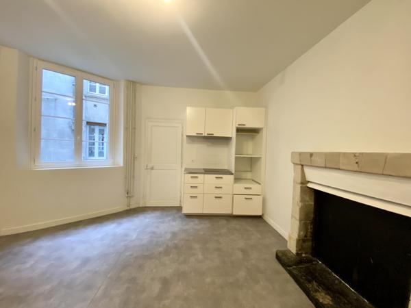 T2 - 3 RUE GUEPIN (2ème étage gauche)