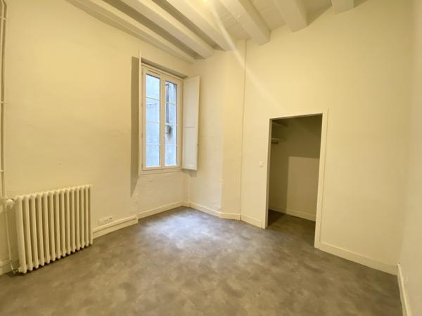 T2 - 3 RUE GUEPIN (2ème étage gauche)