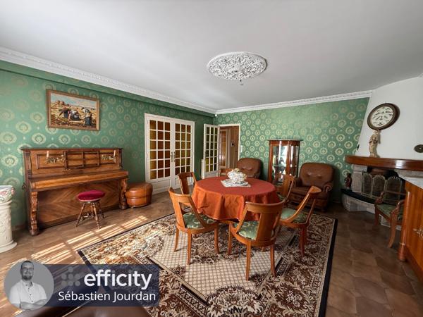 Maison 7 pièces - 242 m²