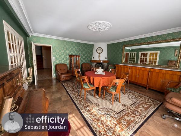 Maison 7 pièces - 242 m²