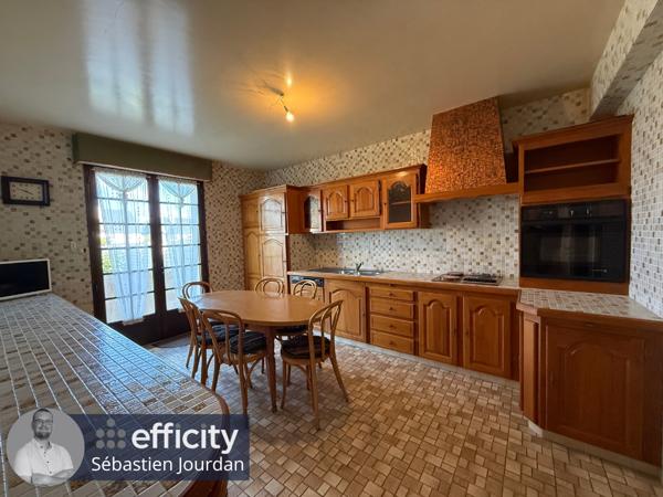 Maison 7 pièces - 242 m²