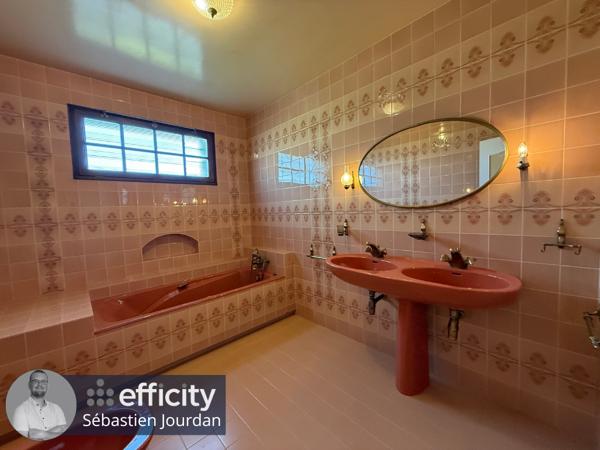 Maison 7 pièces - 242 m²