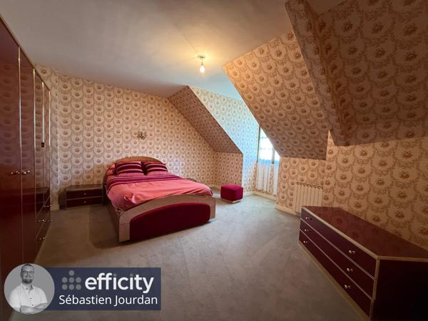 Maison 7 pièces - 242 m²