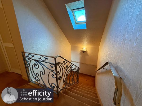 Maison 7 pièces - 242 m²