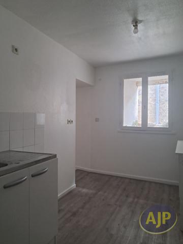 Appartement à louer Jonzac : 1 pièces, 31m² avec 0 chambre(s) à 440€ - AJP Immobilier Pons
