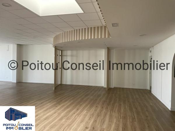 CELLULE AVEC VISIBILITE EN COEUR DE ZONE COMMERCIALE