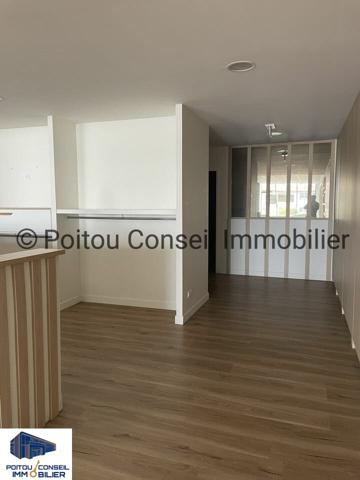 CELLULE AVEC VISIBILITE EN COEUR DE ZONE COMMERCIALE