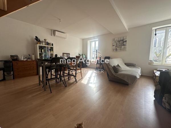 Immeuble à CHANZEAUX, 49750 - 145m²