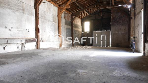 Immeuble en pierre de 174 m2 à rénover avec dépendance,  jardin et garage de 140 m2