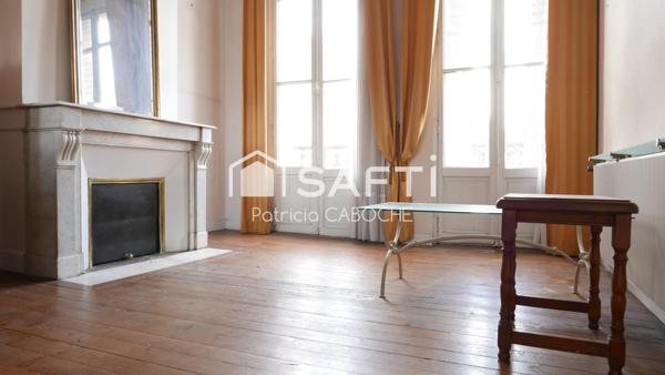 Immeuble en pierre de 174 m2 à rénover avec dépendance,  jardin et garage de 140 m2