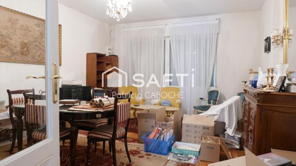 Immeuble en pierre de 174 m2 à rénover avec dépendance,  jardin et garage de 140 m2