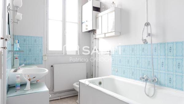 Immeuble en pierre de 174 m2 à rénover avec dépendance,  jardin et garage de 140 m2