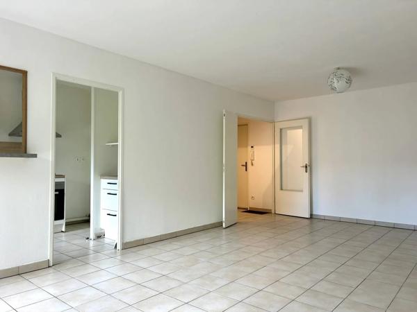 Acheter un Appartement 85m2 de type 4/T4 Merignac quartier Arlac proche CHU Pellegrin 3 chambres Rez de Jardin Balcon et terrasse sur tout l'appartement 2 parking 1 cellier