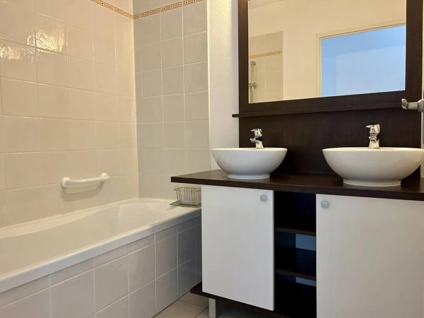 Acheter un Appartement 85m2 de type 4/T4 Merignac quartier Arlac proche CHU Pellegrin 3 chambres Rez de Jardin Balcon et terrasse sur tout l'appartement 2 parking 1 cellier