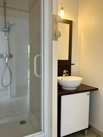 Acheter un Appartement 85m2 de type 4/T4 Merignac quartier Arlac proche CHU Pellegrin 3 chambres Rez de Jardin Balcon et terrasse sur tout l'appartement 2 parking 1 cellier