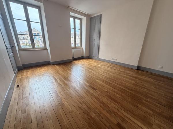 Appartement à louer 410 € CC La Châtre 2 p 37 m² DPE C