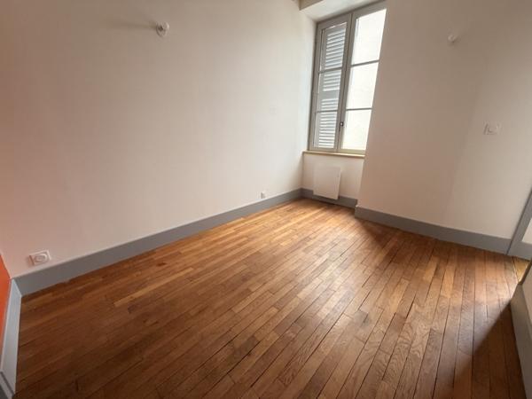 Appartement à louer 410 € CC La Châtre 2 p 37 m² DPE C