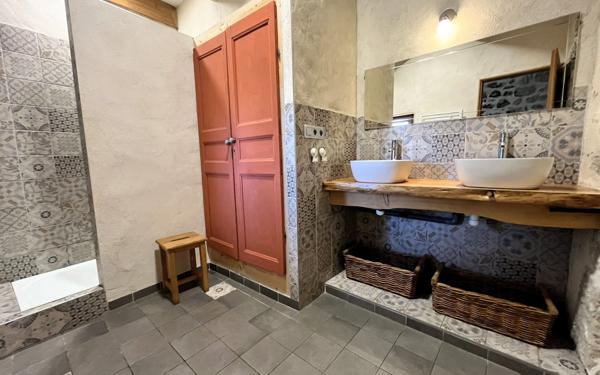 Maison à vendre    6 pièces •  Largentière