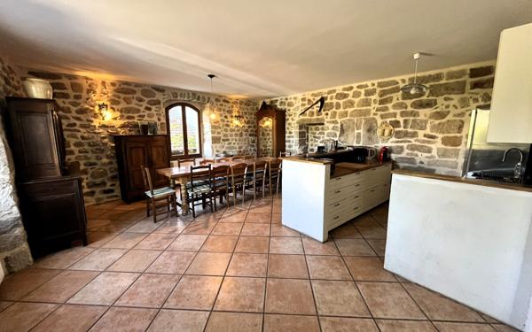 Maison à vendre    6 pièces •  Largentière