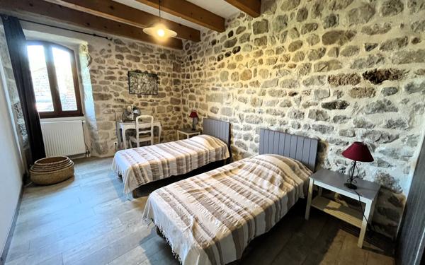 Maison à vendre    6 pièces •  Largentière