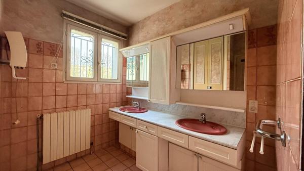 Maison de plain-pied avec garage et atelier à Pineuilh