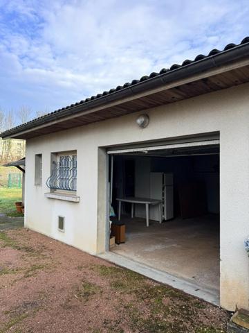 Maison de plain-pied avec garage et atelier à Pineuilh