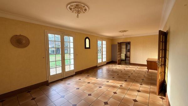 Maison de plain-pied avec garage et atelier à Pineuilh