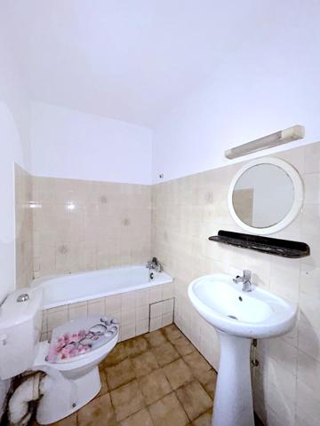 A LOUER APPARTEMENT DE TYPE 1 AVEC COUR - SAINT ANDRE DE CUBZAC CENTRE , Saint andre de cubzac