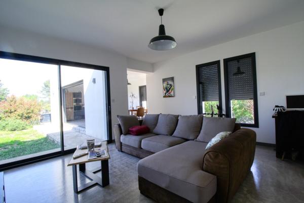 Villa d'architecte de type 4 avec vue imprenable sur le Pic Saint Loup proche de SAINT MATHIEU DE TREVIERS (34)