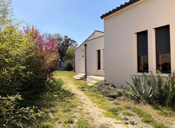 Villa d'architecte de type 4 avec vue imprenable sur le Pic Saint Loup proche de SAINT MATHIEU DE TREVIERS (34)