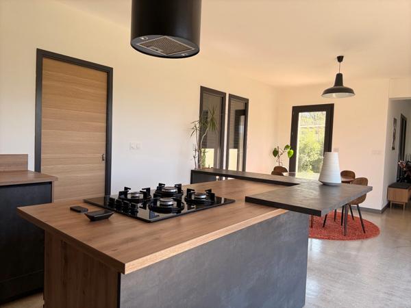 Villa d'architecte de type 4 avec vue imprenable sur le Pic Saint Loup proche de SAINT MATHIEU DE TREVIERS (34)