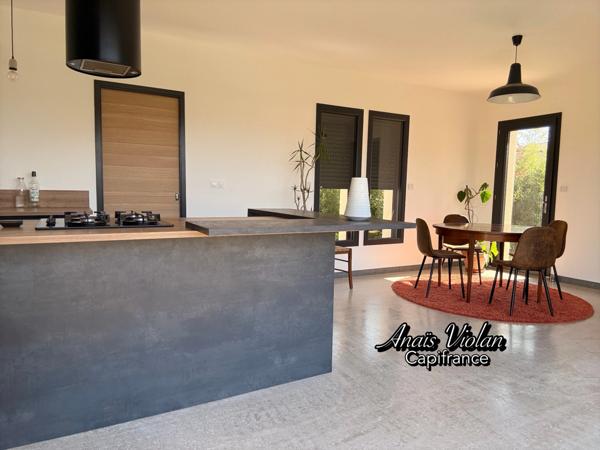 Villa d'architecte de type 4 avec vue imprenable sur le Pic Saint Loup proche de SAINT MATHIEU DE TREVIERS (34)